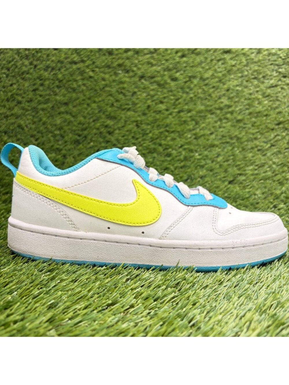 Nike Court Borough Low 2 GS Boys Size 5.5Y White Athletic Leather Shoes Sneakers